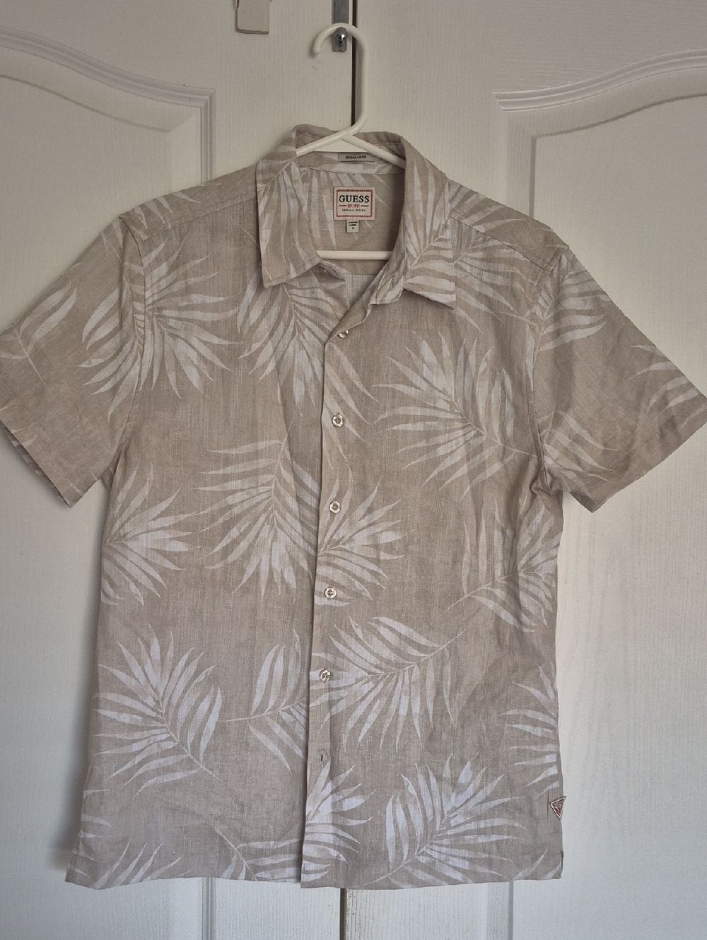GUESS Beige Short-Sleeve Palm Print Button-Up Shirt
